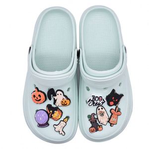 Venta caliente SERIE DE <span class=keywords><strong>Halloween</strong></span> DIY extraíble <span class=keywords><strong>Eva</strong></span> sandalias zapato ornamento Pvc <span class=keywords><strong>goma</strong></span> suave hebilla decorativa en Stock al por mayor - Product Image 1