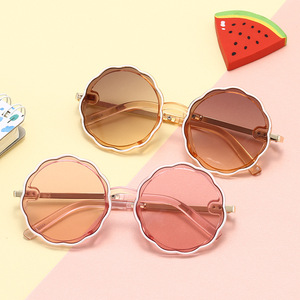 Gafas de sol para niños, estilo girasol, montura redonda, forma de pétalo, protección UV400, gafas de moda para niños E2050 - Product Image 2