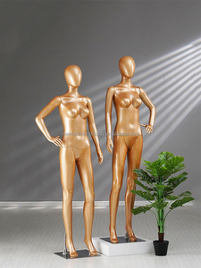 Maniquí de Alta Gama con Base Metálica Dorada y Cabeza, para Exhibición de Ropa Femenina - Product Image 3