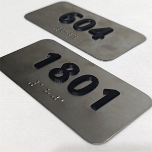 Letrero de Puerta de Habitación de Hotel con Número de Habitación en Braille ADA, Diseño Moderno en Metal, Personalizado con Placa de Número de Casa - Product Image 3