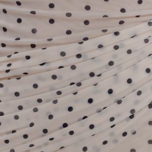 Nuevo Estilo 2026 Vestido Mini de Fiesta para Mujer con Estampado de Puntos de Marfil, Cuello Asimétrico, Fruncido y Ajustado al Cuerpo, OEM Personalizado - Product Image 2