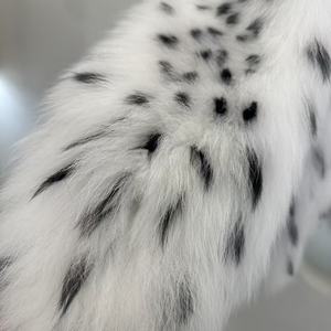 Nuova Giacca Invernale alla Moda in Vera Pelliccia di Volpe da <span class=keywords><strong>Donna</strong></span> con Stampa Leopardata Bianca e Nera - Product Image 6