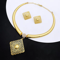 Ensemble de collier et boucles d'oreilles tendance pour femmes, élégant, plaqué or 18 carats, pendentif en forme de diamant, boucles d'oreilles, ensemble de 3 pièces, bijoux