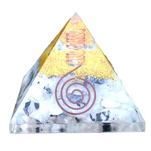 Ornement en résine époxy cristalline en forme de pyramide avec spirale en fil de cuivre, décoration d'intérieur, cadeau de bureau - Product Image 5