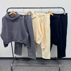 Completo Streetwear Oversize Personalizzato 2 Pezzi: Felpa Corta con Zip e Pantaloni Larghi a Zampa in Tela, Set Tinta Unita - Product Image 2