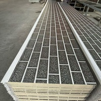 Panneaux sandwich isolants modernes de haute qualité, bardage métallique, panneaux muraux acoustiques en polyuréthane pour les murs extérieurs des entrepôts