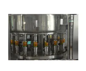 Máquina de enchimento e selagem de bebidas carbonizadas do alumínio pode empacotar a linha completa da embalagem