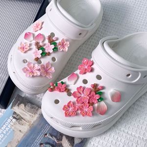 Breloques de chaussures en plastique colorées en forme de fleurs, marguerites et tournesols, décorations DIY pour sabots Crocs, accessoires Kawaii, vente en gros - Product Image 3