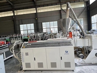 Ligne de production de machines pour la fabrication de profilés de portes intérieures en WPC, portes en PVC, portes de toilettes, portes de chambre d'hôtel, largeur 700 mm, 800 mm, 900 mm