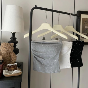 Женская летняя облегающая повседневная кофта без бретелек с логотипом спереди и стразами - Product Image 5