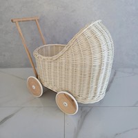 Poussette de poupée en rotin de dernière conception Chariot de poupée en osier se déplaçant facilement pour le jouet d'enfants