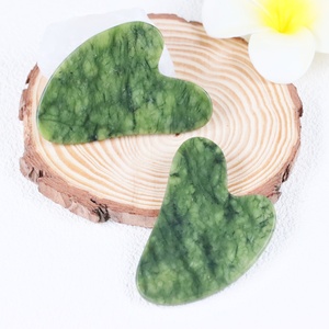 Massaggiatore <span class=keywords><strong>Viso</strong></span> Anti-Età e Anti-Rughe <span class=keywords><strong>con</strong></span> Rullo Massaggiante Naturale e Tavola Guasha, Raffreddante e Riduttore di Cellulite - Product Image 1
