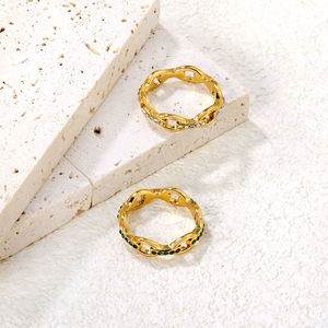 แหวนแฟชั่น ดีไซน์เรขาคณิต ชุบทอง 18k สแตนเลสสตีล ประดับเพชรแบบฝัง สำหรับผู้หญิง ของขวัญเครื่องประดับ - Product Image 1