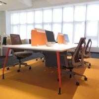 Poste de travail de bureau modulaire convertible extensible de style simple et moderne 2026 avec tiroir, pour 4 personnes