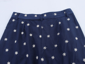 <span class=keywords><strong>Pantaloni</strong></span> Casual alla Moda per <span class=keywords><strong>Donna</strong></span>, <span class=keywords><strong>Blu</strong></span> <span class=keywords><strong>Scuro</strong></span> con Ricamo a Occhielli, Chiusura con Cerniera, Gamba Larga, Lunghezza alla Caviglia - Product Image 5