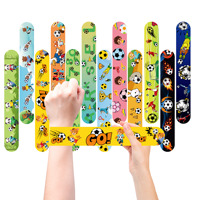 Bracelet à pression étanche sur le thème du dessin animé imprimé coloré personnalisé promotionnel d'usine pour les fêtes d'activités promotionnelles