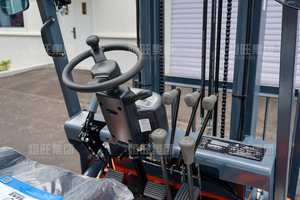 Chariots élévateurs diesel CE 1T/2T/3T pour entrepôt/usage rural, haute qualité, quatre roues motrices, pneus pleins, adaptés aux terrains difficiles. - Product Image 5