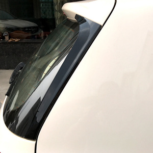 สเกิร์ตข้างหลัง Volkswagen Golf 6 Mk6 สีดำ Piano Black วัสดุ ABS ลายคาร์บอนไฟเบอร์ ปี 2009-2012 - Product Image 1