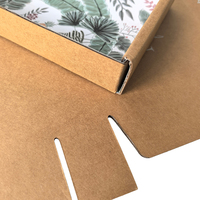 Venta al por mayor de cartón corrugado, paquete de ropa, correo postal, caja de embalaje de ropa, diseño moderno y elegante