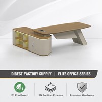 Scrivania Direzionale con Gambe Curve in Acciaio, MDF E1, Formatura Sottovuoto, Texture Legno 3D, Luce LED a 12 Colori, Serratura a Codice con Scatola per Cavi