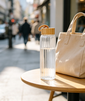 Bouteille en verre borosilicate haute résistance côtelée de 550 ml (18 oz), étanche, portable, avec couvercle en bois pour l'extérieur