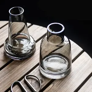 مزهرية زجاجية عصرية بتصميم شمالي بسيط وصديق للبيئة، أنيقة وصناعية، شفافة بعنق ملون، متوسطة الطول للطاولات وحفلات الزفاف - Product Image 5