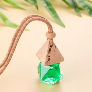 Pendentif de bouteille de parfum de voiture Ornements <span class=keywords><strong>d</strong></span>'huile essentielle de voiture Bouteille de parfum suspendue Rafraîchisseur <span class=keywords><strong>d</strong></span>'<span class=keywords><strong>air</strong></span> Logo personnalisé - Product Image 6