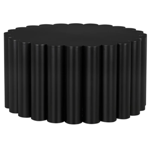 Mesa de centro Rose Con su robusta construcción de acero industrial y elegante acabado negro mate, esta mesa exuda una sofisticación discreta. - Product Image 4