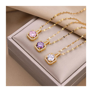Kalung Liontin Zirkon Persegi Baja Tahan Karat, Kalung Liontin Geometris Modis Wanita Kualitas Tinggi - Product Image 1