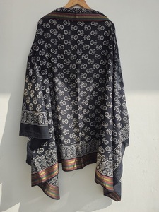 ผ้าพันคอ ผ้าปาเรโอ และผ้าซารองลายใบไม้ ทำมือจากอินเดีย พิมพ์ลายบนผ้าฝ้าย สำหรับชุดชายหาดสุดเก๋ของผู้หญิง - ผู้จัดจำหน่ายขายส่ง - Product Image 5