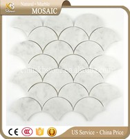 Mosaïque en marbre blanc de Carrare, motif écailles de poisson, design parquet moderne pour sol, cuisine, salle de bain ---- Naturel