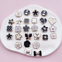 Achetez des ornements de chaussures en résine pas chers, accessoires de bijoux DIY, breloques pour coques de téléphone, patchs décoratifs en forme de fleurs de camélia et de rose, et décorations pour chaussures.