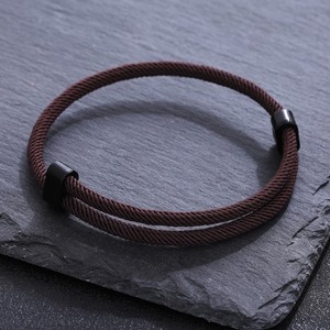 สร้อยข้อมือเชือกมิลานแบบมินิมอล ปรับขนาดได้ ถักด้วยมือ ห่วงคู่ พร้อมจี้ สร้อยข้อมือเชือกแบบยูนิเซ็กซ์ - Product Image 4