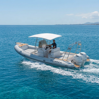 Bateau semi-rigide de luxe 8,6 m (28 pieds) en Hypalon PVC, coque en PRV noir, console centrale, double moteur, yacht sportif léger pour plongée, loisirs et famille