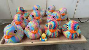 Pato Amarillo Grande de 16.8 cm con Diseño de Impresión por Transferencia de Agua, Juguete de Playa para Niños, Muñeco de 6 Pulgadas con Sonido para Educación Temprana - Product Image 2
