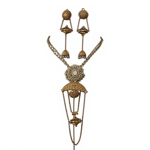 Magnifique ensemble collier long et boucles d'oreilles en laiton plaqué or avec moissanite, style classique, pour femme, idéal pour mariage ou fête, cadeau parfait. - Product Image 2