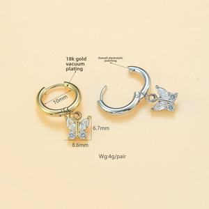 Pendientes de Aro de Acero Inoxidable con Baño de Oro de 18K, Diseño de Mariposa con Circonitas y Diamantes - Product Image 2