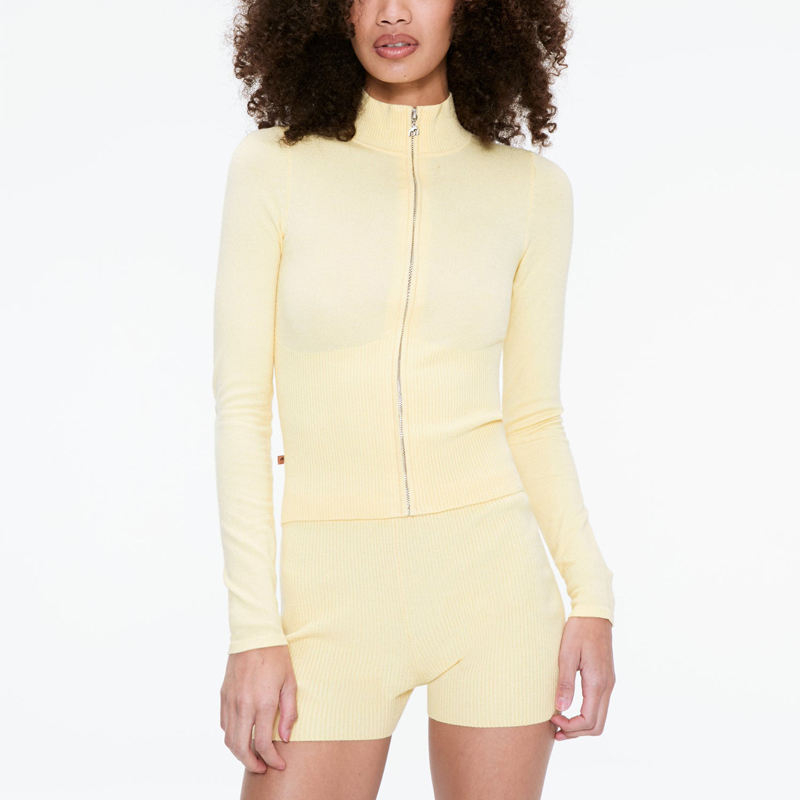 Jaune
