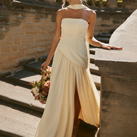 Robe de Soirée Crêpe Personnalisée sur Mesure – Fabricant de Robes de Soirée Élégantes sans Bretelles avec Fente Haute et Jupe Fluide pour Femme