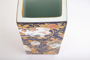 Jarrón Cuadrado de Porcelana Estilo Japonés Rinpa Ko-Imari para Arreglos Florales, Obra de Arte Vibrante Pintada a Mano, Regalo Artesanal de Madera P40 - Product Image 2