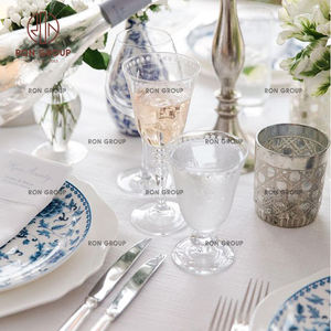 Chaises Chiavari en bois rembourrées personnalisées à prix abordable pour événements, locations, extérieur, fêtes, mariages et usage hôtelier - Product Image 6