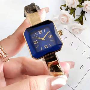 Montre pour femme avec boîtier octogonal doré rétro, cadran vert, chiffres romains, bracelet en métal, élégante, montre de luxe pour femmes - Product Image 4