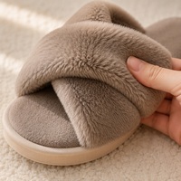 Chaussons en peluche à bandes croisées pour femmes, semelle intérieure en mousse souple, chaussures d'intérieur en EVA
