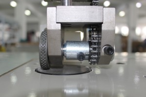 Nouvelle machine à coudre à ultrasons pneumatique pour la fabrication de fleurs en tissu, version à double moteur, semi-automatique, 2000W ultrasons - Product Image 5