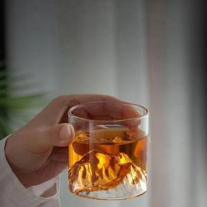 工場直送 スタイリッシュで独創的な山岳風デザイン 手作りの環境に優しい丈夫なショットグラス 家庭用バー向け - Product Image 5