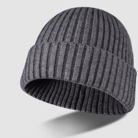 Bonnet d'Hiver Tricoté ou au Crochet de Luxe avec Logo Personnalisé et Patch en Cuir, Bonnet Chaud d'Hiver Personnalisable