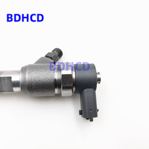 0 445 110 447 Injektor Bahan Bakar Diesel Common Rail Langsung dari Pabrik 0445110447 untuk Mesin Truk diesel - Product Image 3