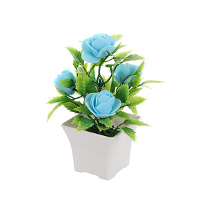 ดอกกุหลาบประดิษฐ์ Qi Xing ทำจาก PVC นิ่ม 5 ดอก พร้อมกระถางสีขาว ตกแต่งโต๊ะทำงาน - Product Image 5