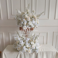 Centerpiece Bunga Artifisial Putih Elegan dengan Dudukan Emas Rose, Ideal untuk Pernikahan & Acara. Bunga-Bunga yang Dapat Digunakan Kembali dan Terlihat Realistis