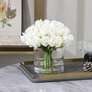 ช่อดอกไม้ผสมดอกไม้ประดิษฐ์ด้วยดอกไม้ผ้าไหมและรายละเอียดดอกไม้พลาสติกสำหรับตกแต่งงานตามสั่ง - Product Image 2